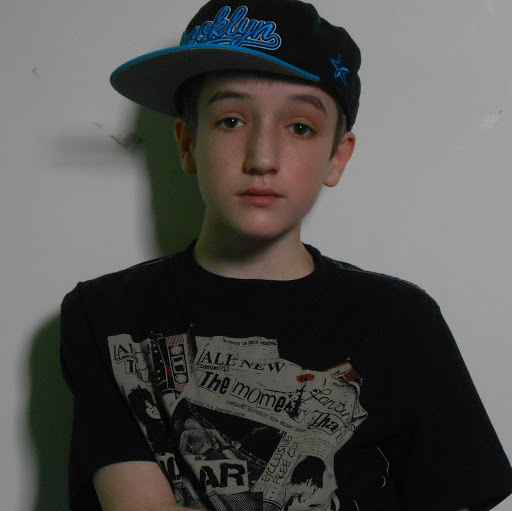 Josh Pope Photo 45