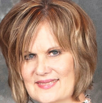 Pamela Thompson Photo 25