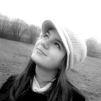 Victoria Bennett Photo 12