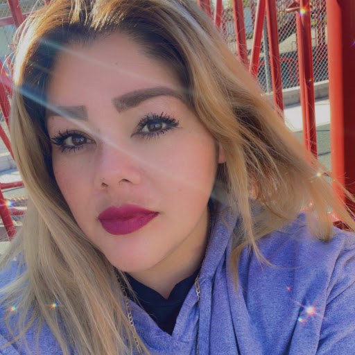 Elizabeth Lopez Photo 31