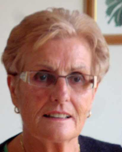 Lorraine Davies Photo 25