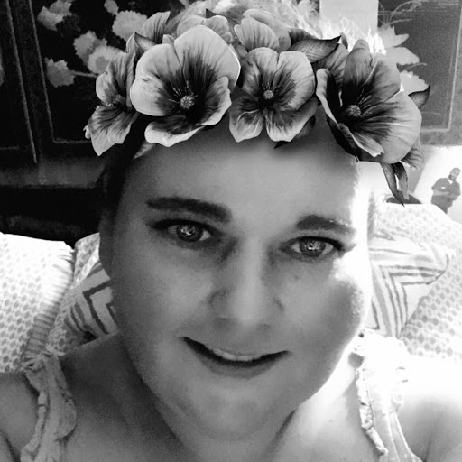 Amanda Ellison Photo 13