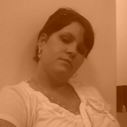 Angela Earls Photo 25