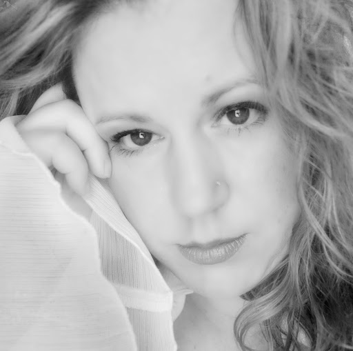 Kristen Bates Photo 27