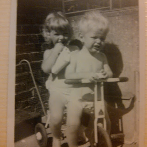 Louise Abbott Photo 27