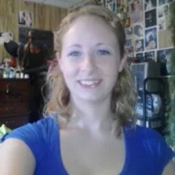Laura Sanderson Photo 37