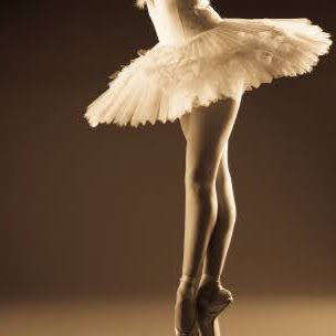 Holly Hewitt Photo 15