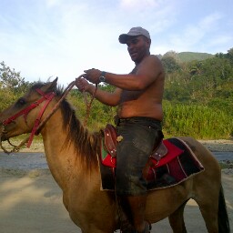 Hector Castro Photo 36