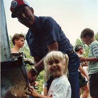 Ellen Gregg Photo 26