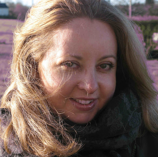 Sarah Aitchison Photo 4
