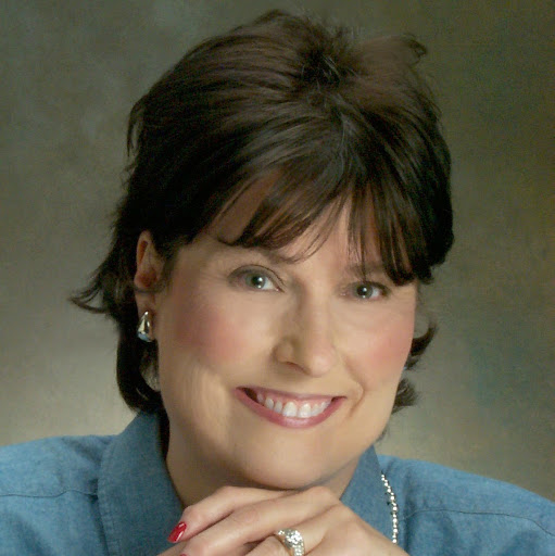 Stephanie Hartman Photo 45