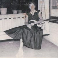 Faye Ellis Photo 27