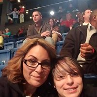 Stephanie Thayer Photo 22