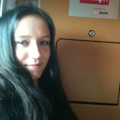 Michelle Ullrich Photo 25