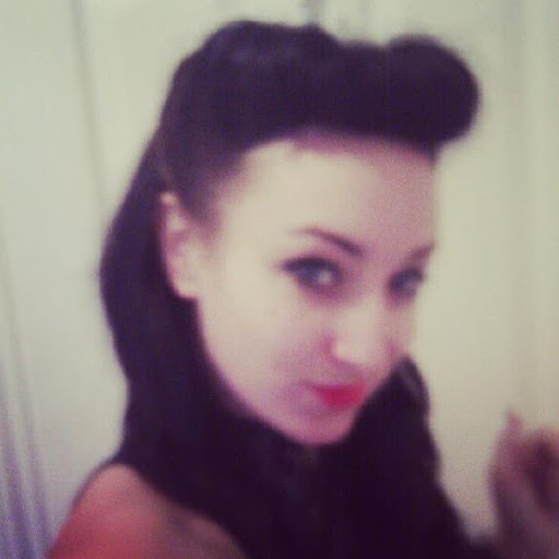 Melanie Simpson Photo 38