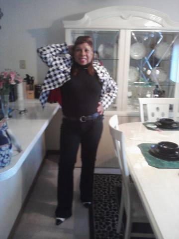 Sharon Tyler Photo 32