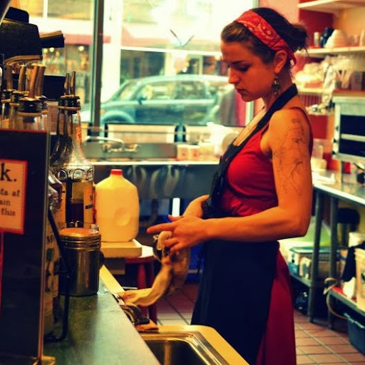 Caroline Adams Photo 26