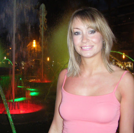Andrea Houghton Photo 20