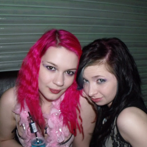Emma Pitts Photo 16
