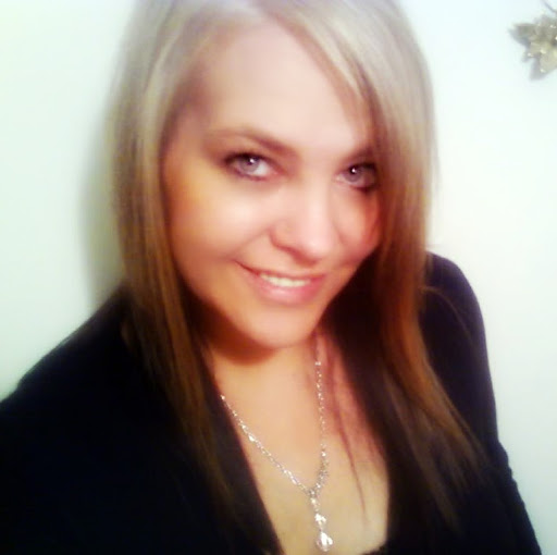 Kelly Britt Photo 38