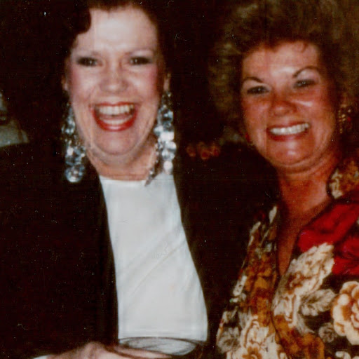 Lois Perez Photo 24