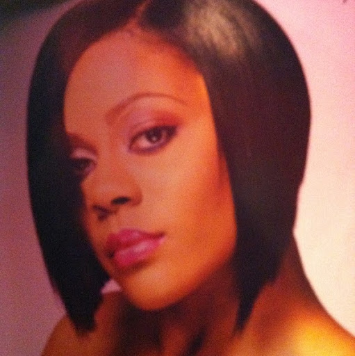 Phoebe Taylor Photo 12