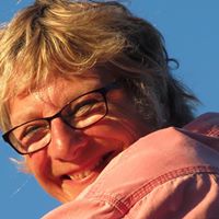 Suzanne Craig Photo 32