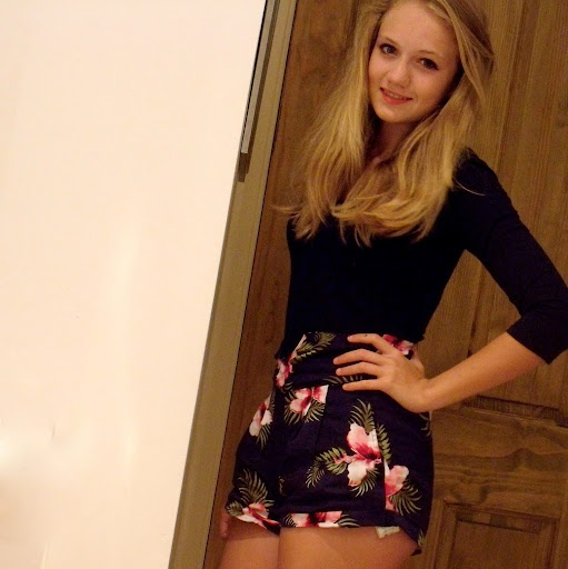 Holly Fowler Photo 22