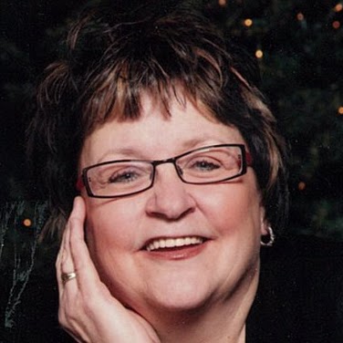 Kathleen Lowe Photo 42