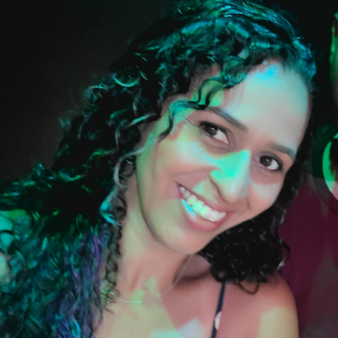 Laura Nieves Photo 14
