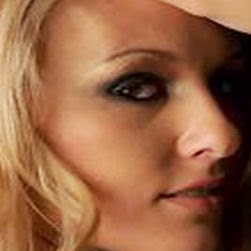 Christina Hodge Photo 30