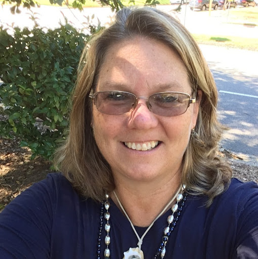 Elizabeth Hendricks Photo 33
