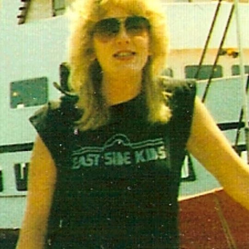 Louise Larson Photo 17