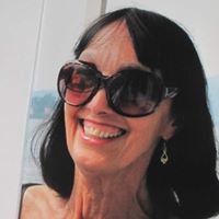 Julianne Kelly Photo 28