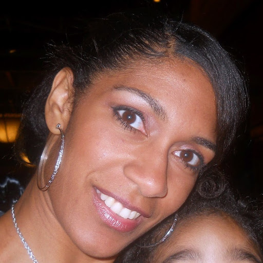 Angela Hill Photo 36