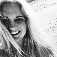 Julia Matthews Photo 14
