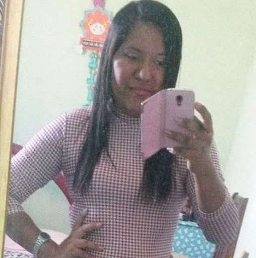 Elizabeth Mesquita Photo 11