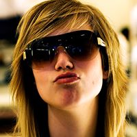 Anna Clinton Photo 9