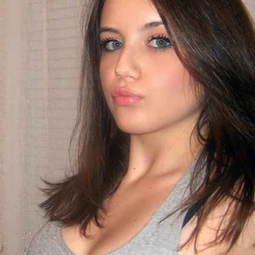 Anna Howell Photo 36
