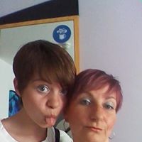 Holly Cartwright Photo 16