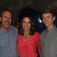Kelly Hendrick Photo 27