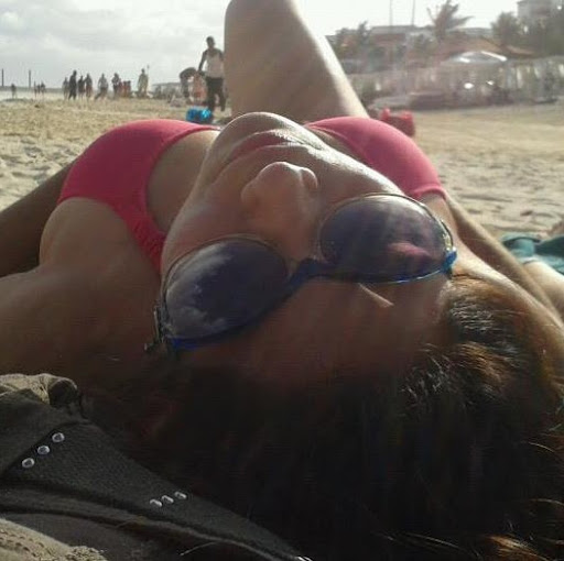 Esther Flores Photo 12