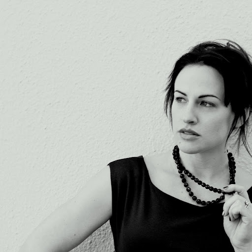 Jennifer Goldsmith Photo 35