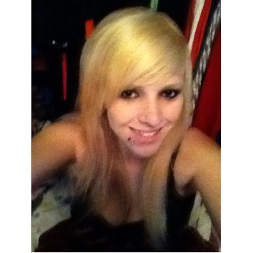 Samantha Downing Photo 36