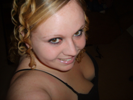 Ashley Marlow Photo 34