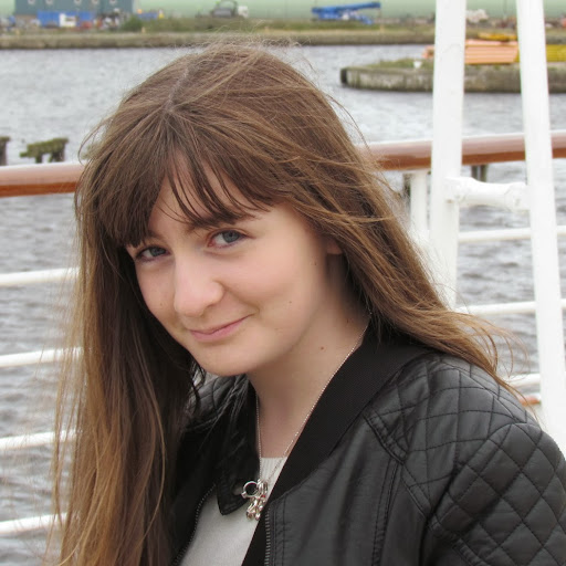 Louise Simpson Photo 19