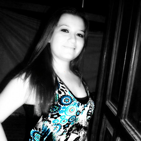 Emma Flores Photo 27
