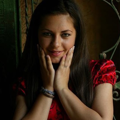 Elizabeth Woods Photo 18