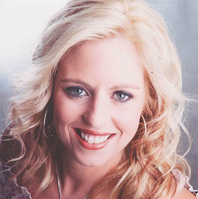 Kelly Vickers Photo 20