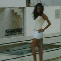 Robin Leon Photo 18